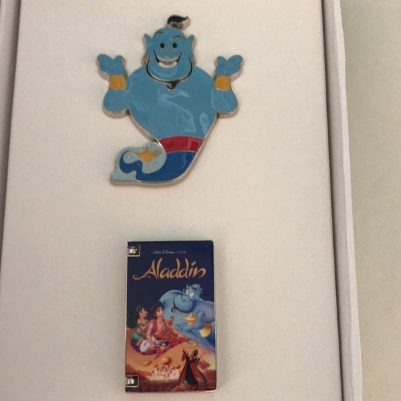 Authentic Disney Aladdin Pin Set in Box. NWOT. - Picture 2 of 16
